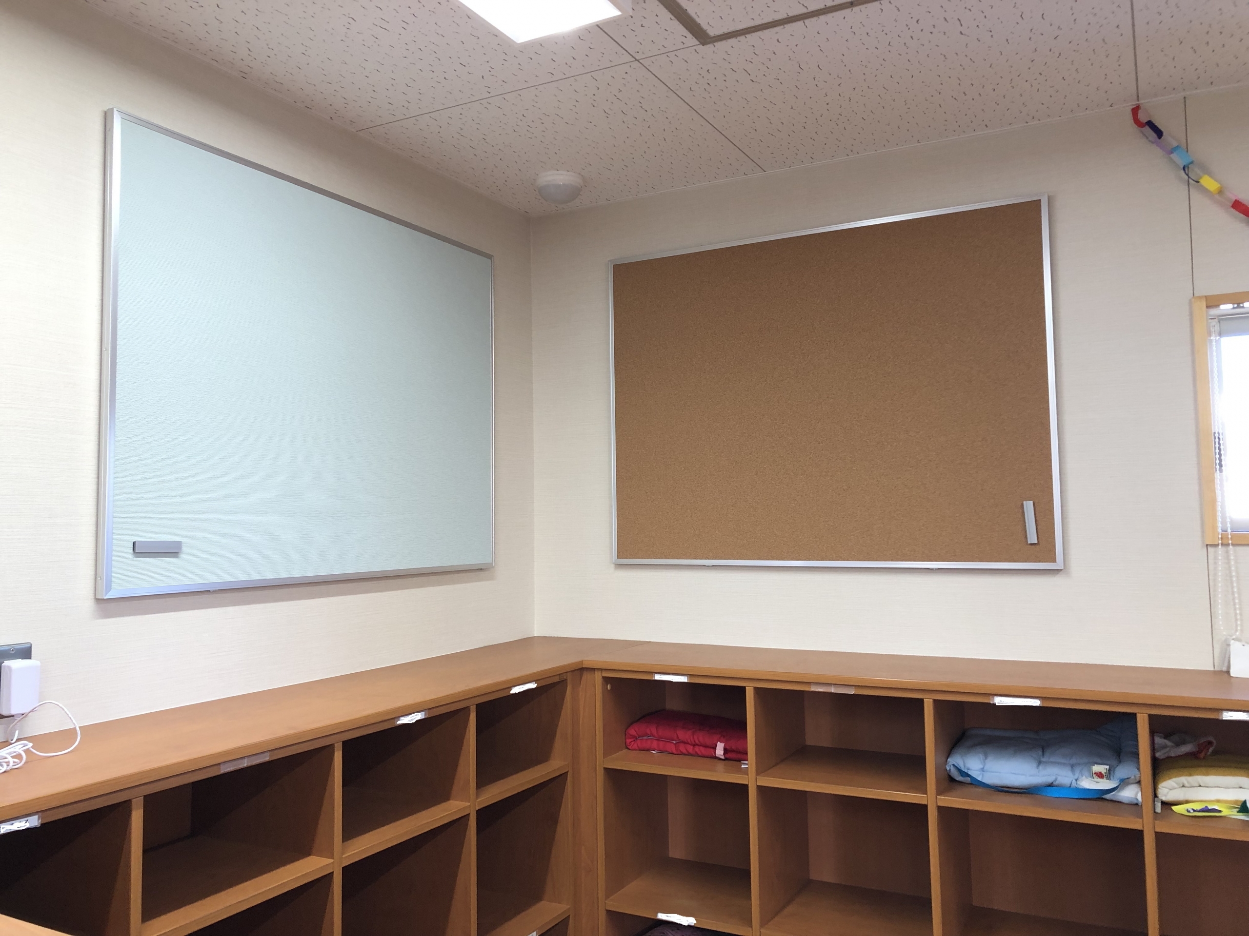 掲示板取付作業行いました