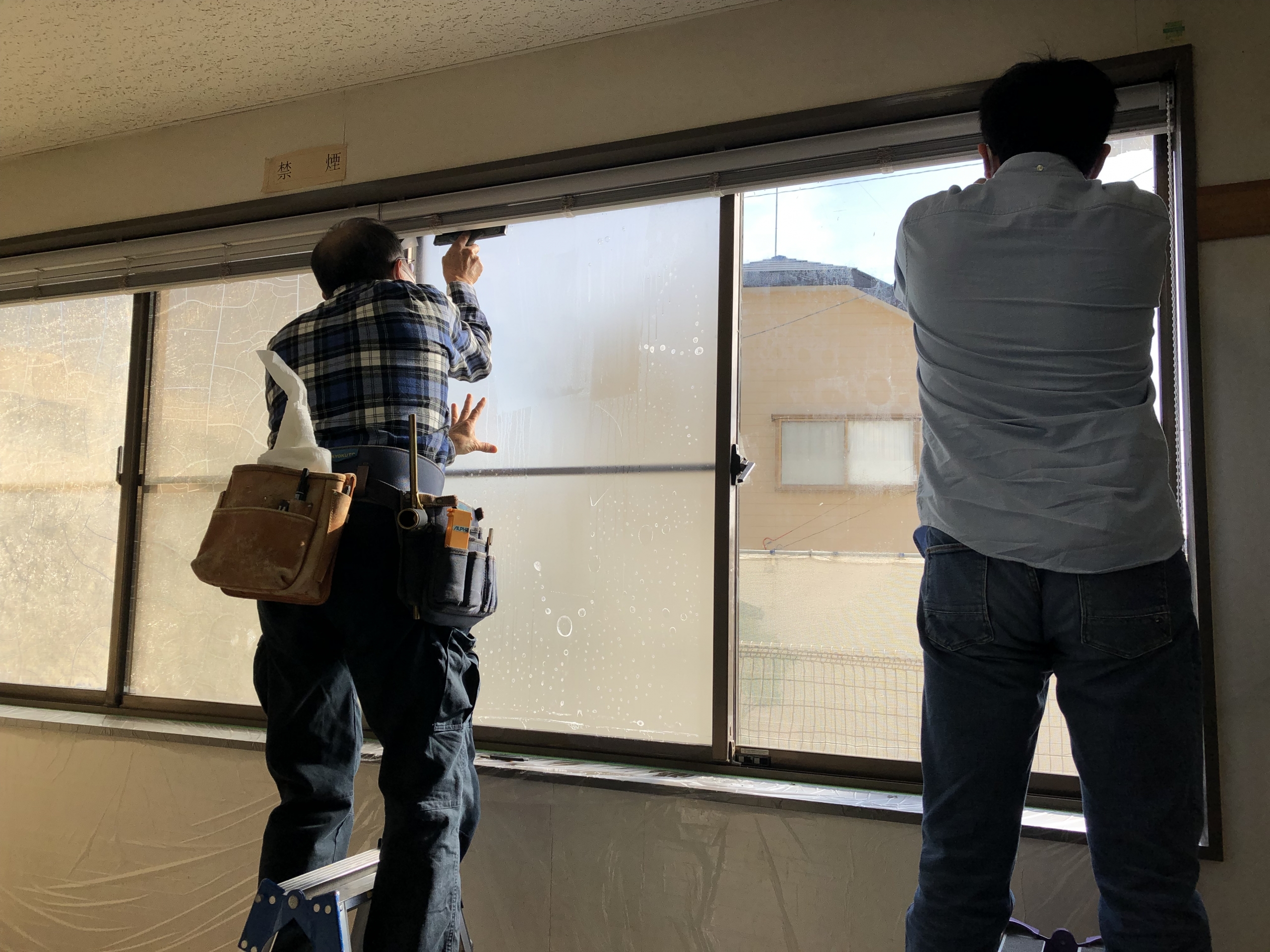 ガラスフィルム張替え工事行いました