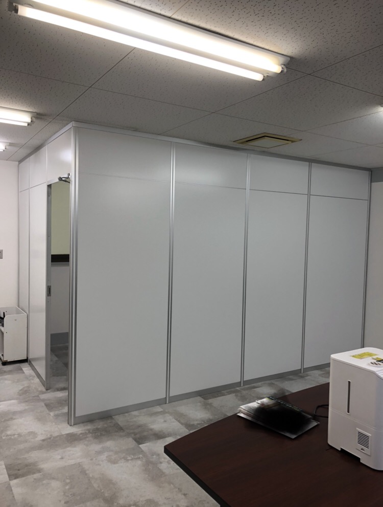 オフィス内にパーテーション工事で会議室をつくりました