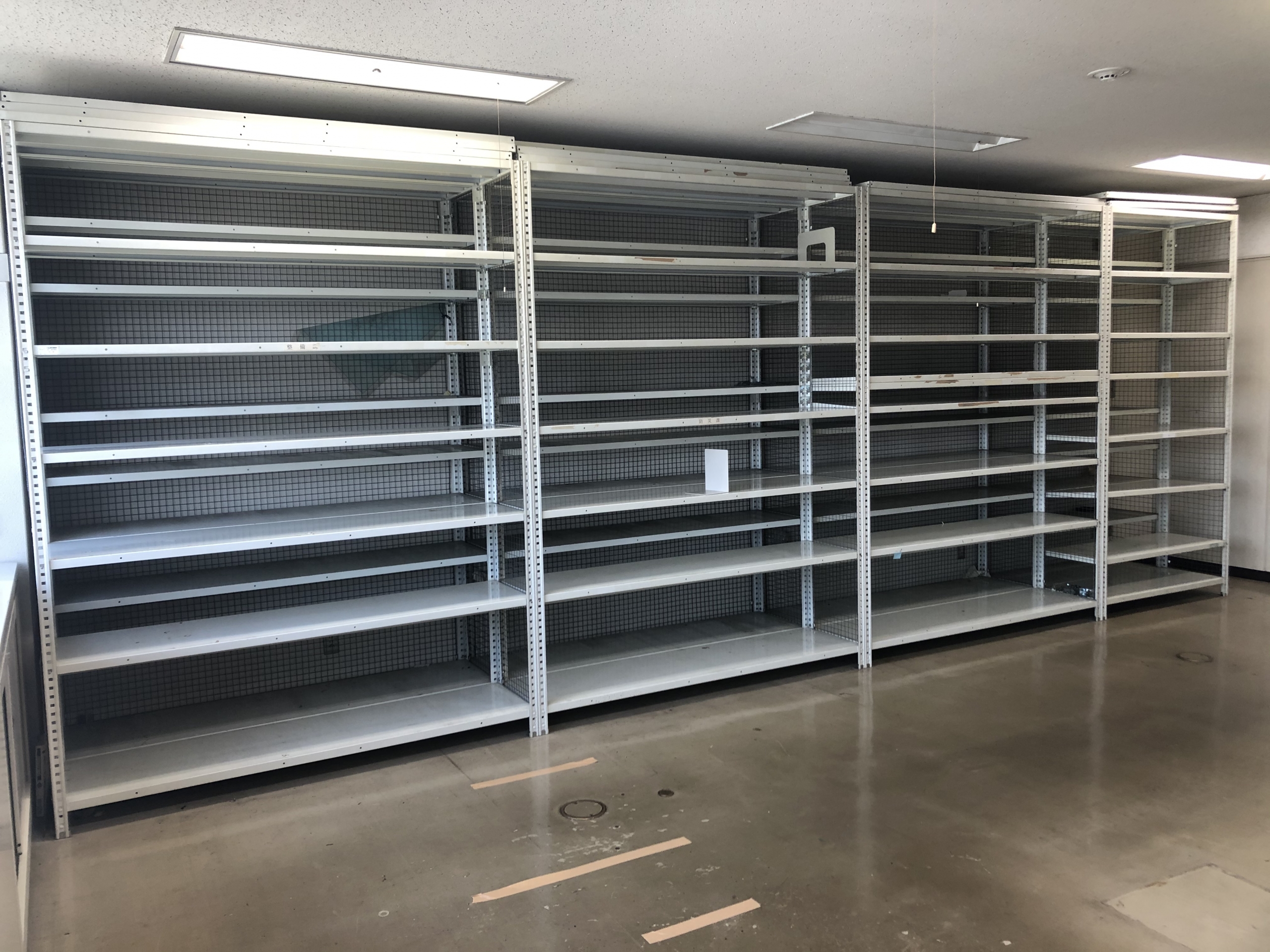 こんなことをやりました！【レイアウト変更・家具の転倒防止対策】