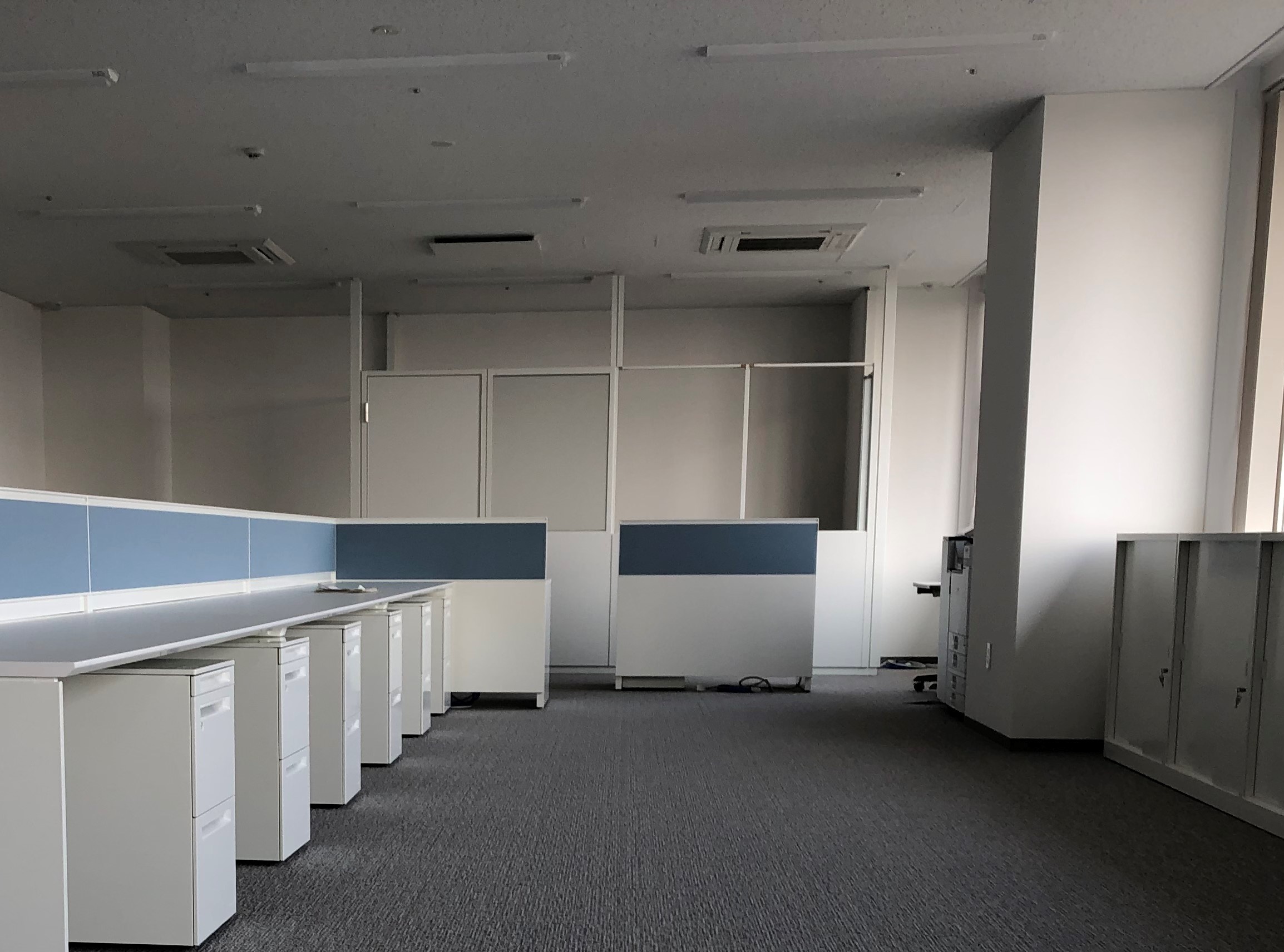 こんな場所でもパーテーションを建てることができます！