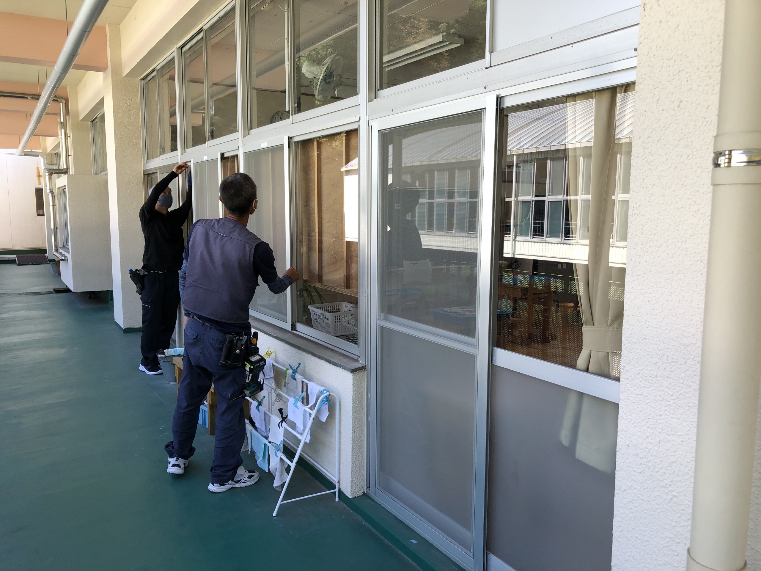 ご存知ですか？既存の窓に網戸を設置することができます！