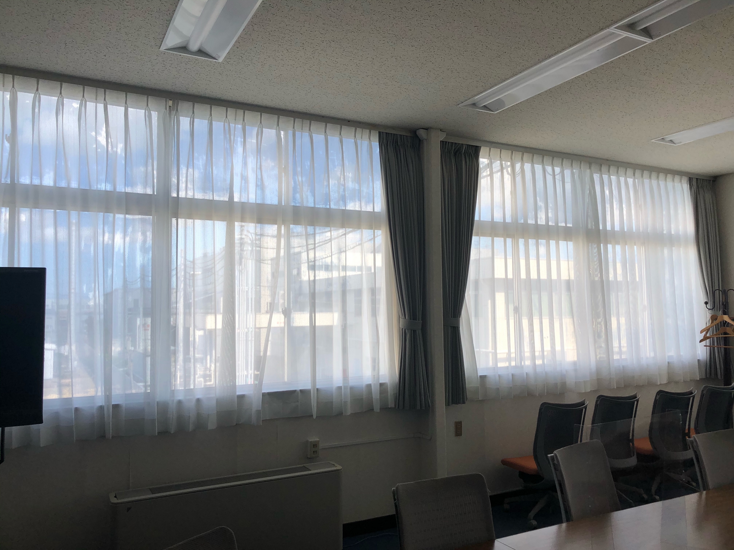 カーテンを変更で気分も爽快