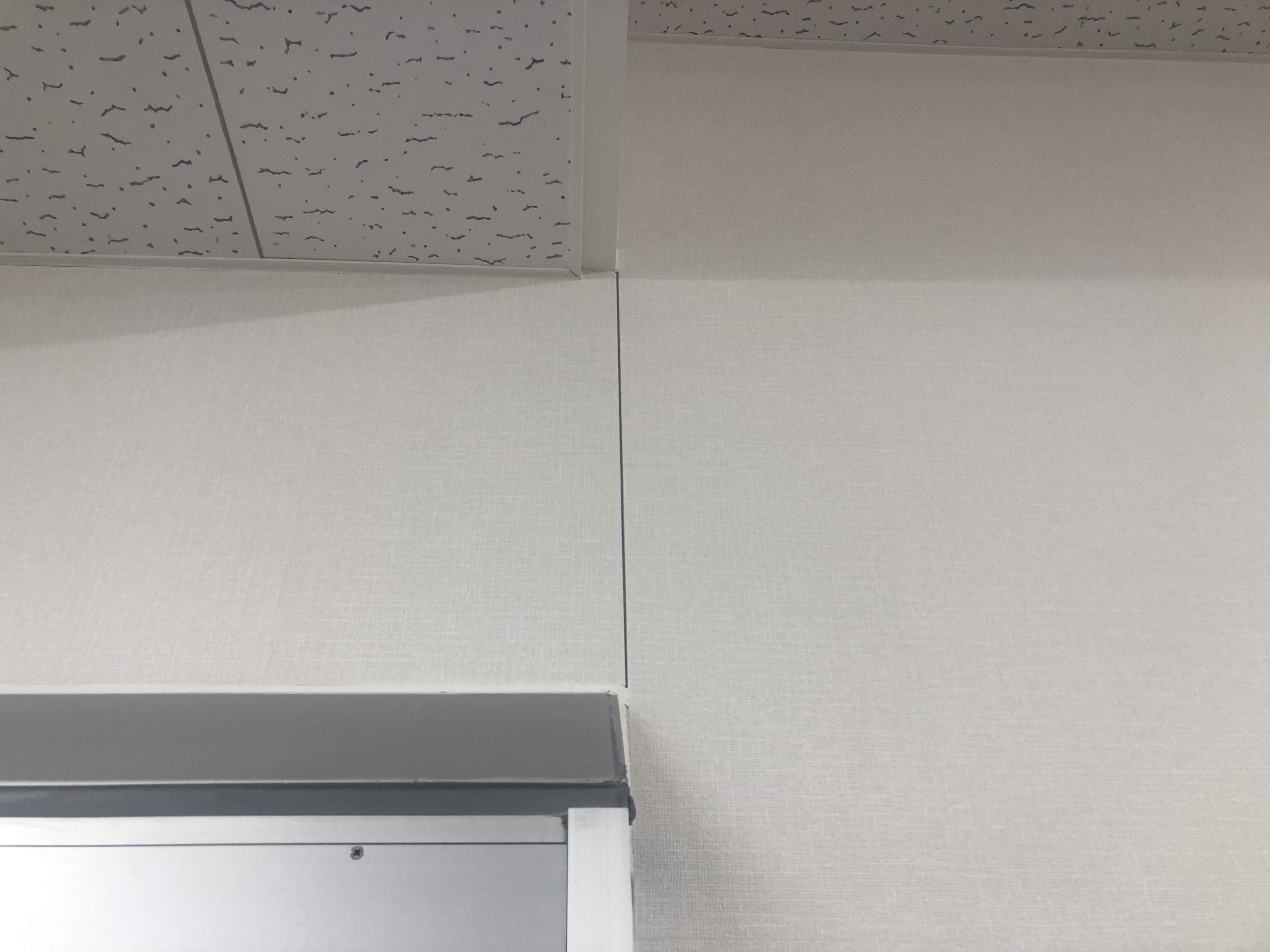クロスひび割れ対策の一例をご紹介いたします