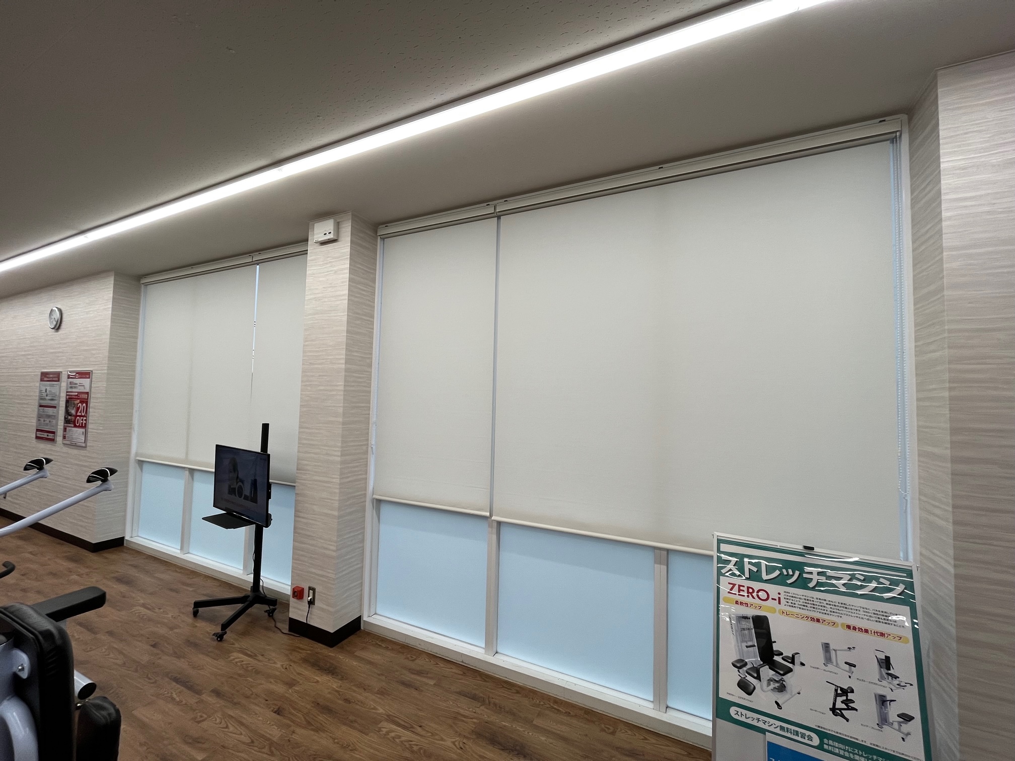 【窓まわり工事】シンプル＆スマートなロールスクリーンで窓周りの演出を！！
