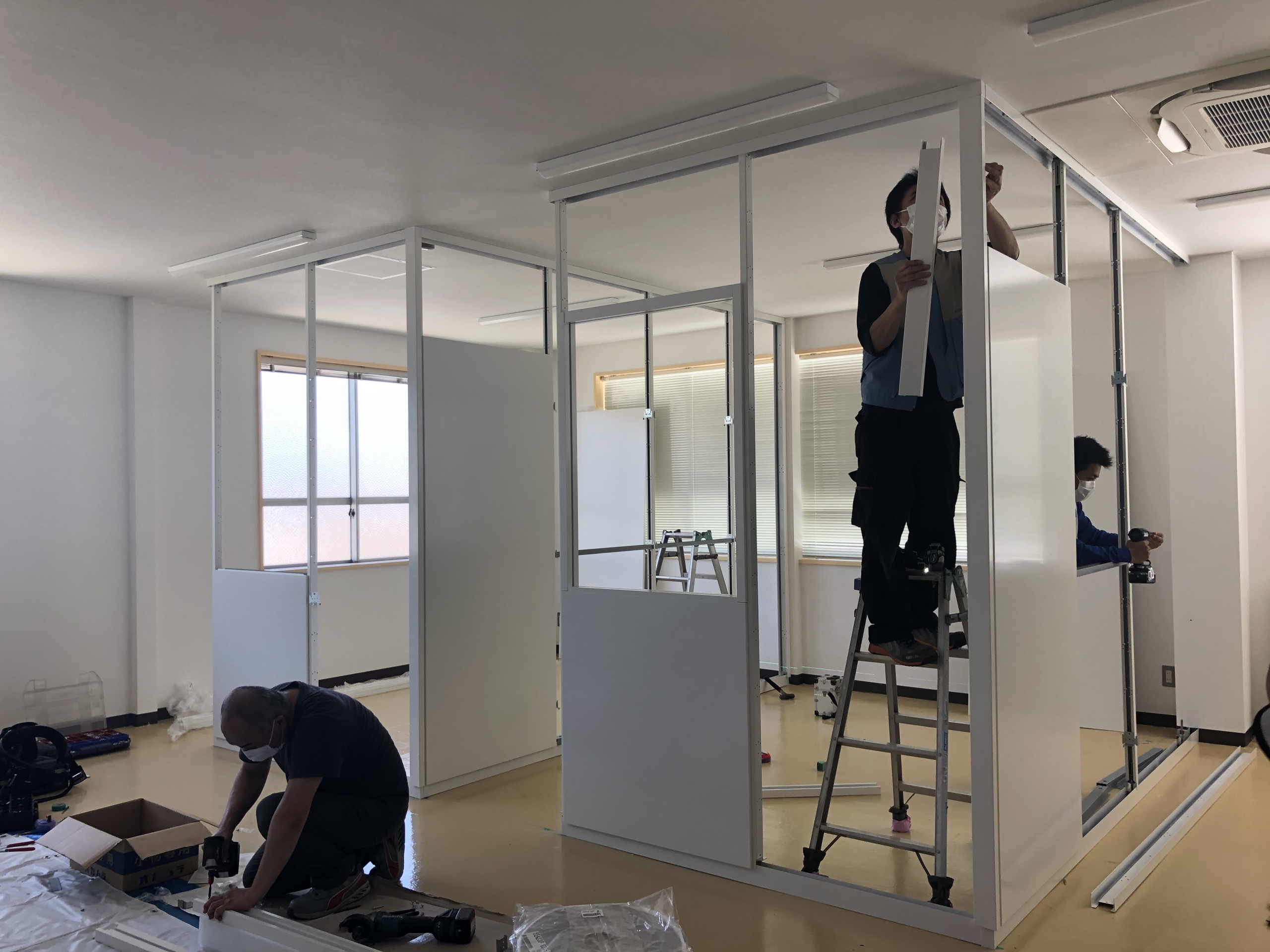 【間仕切り・パーテーション工事】打ち合わせコーナーを増設しませんか？