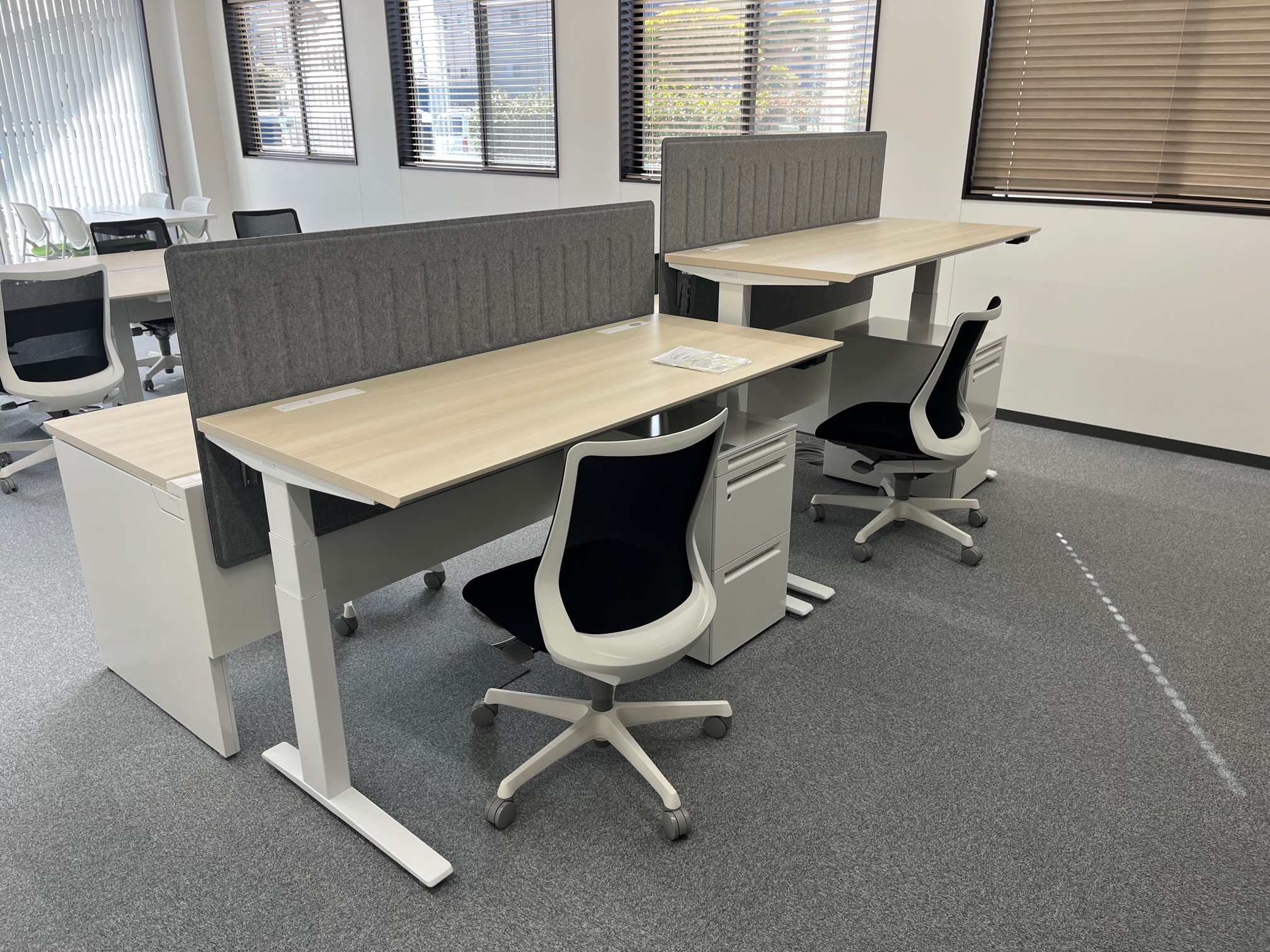 電動式昇降デスク納品！立ち仕事って効率的なの？