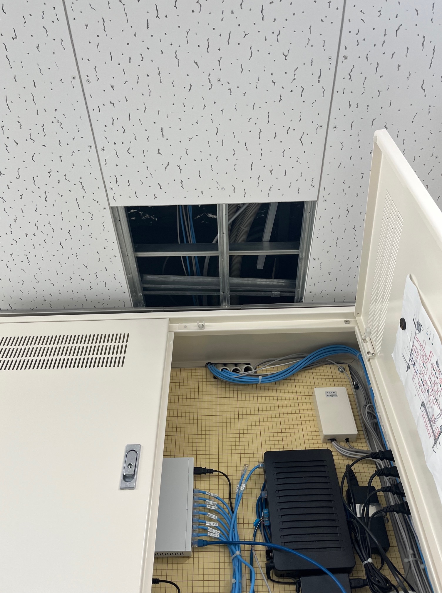 配線作業はキレイに仕上げます！