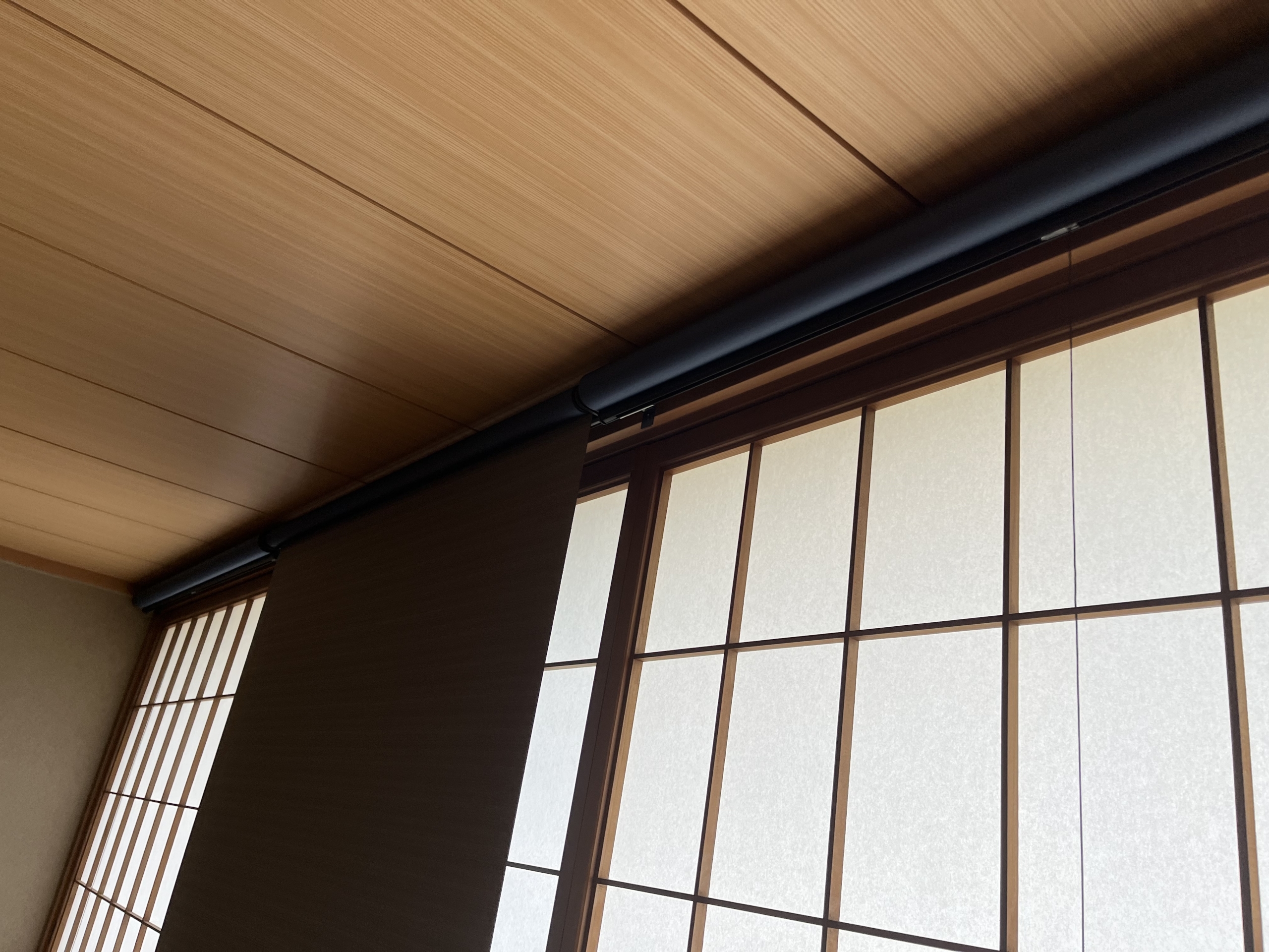ロールスクリーン工事を行いました
