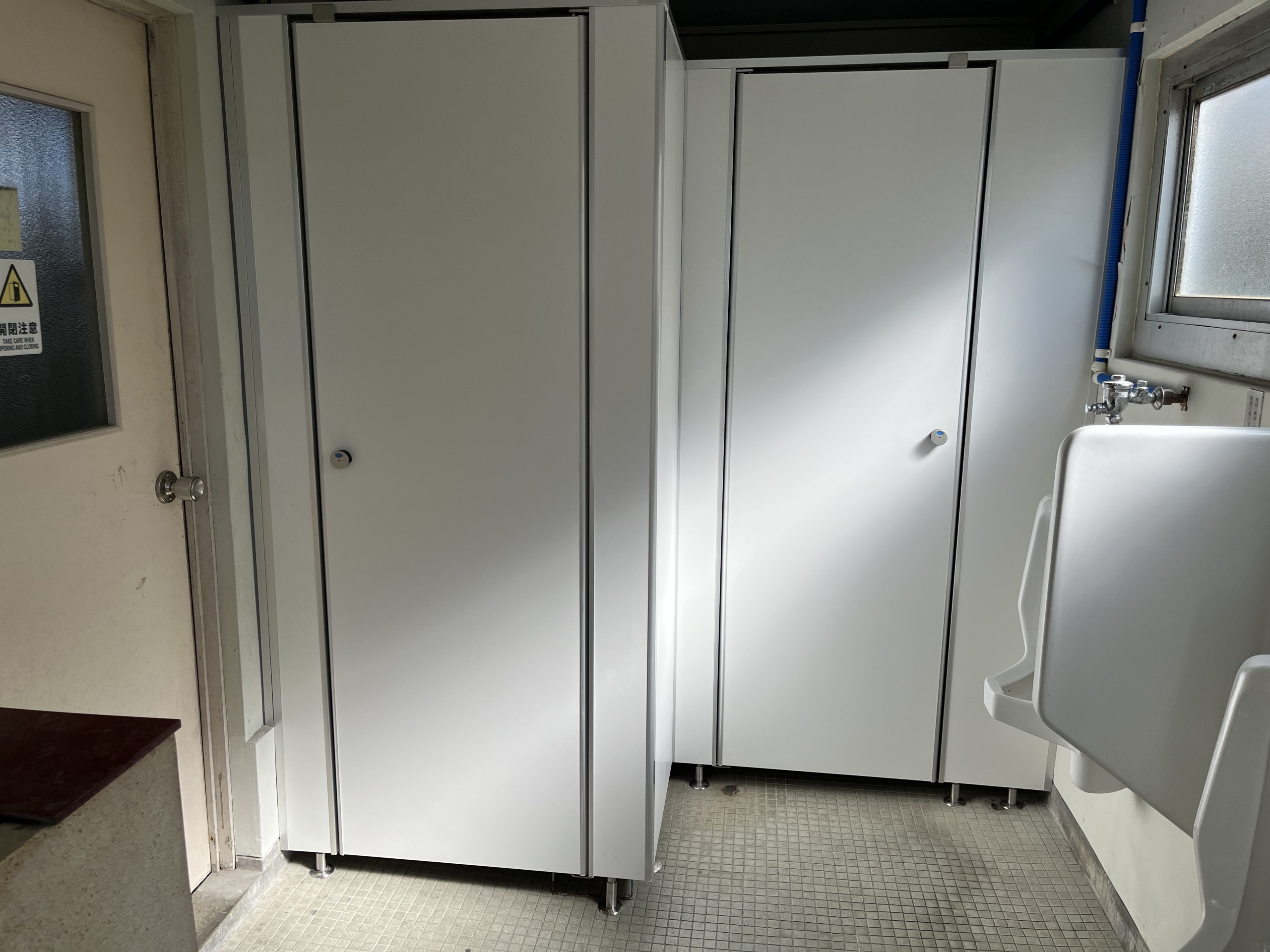 【間仕切り工事】トイレブースの交換工事