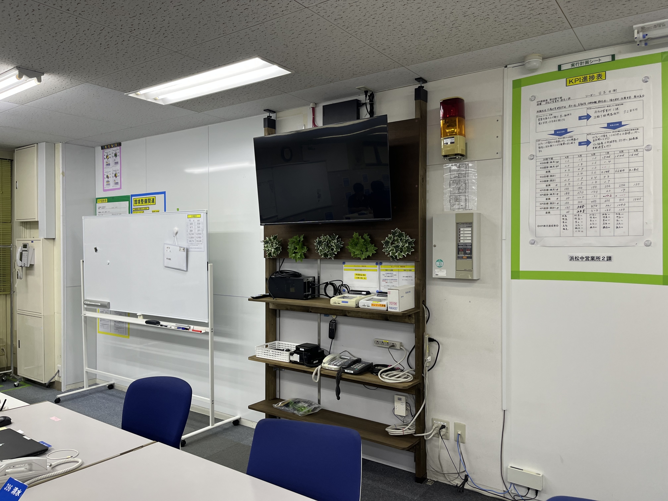 壁面モニター設置用家具