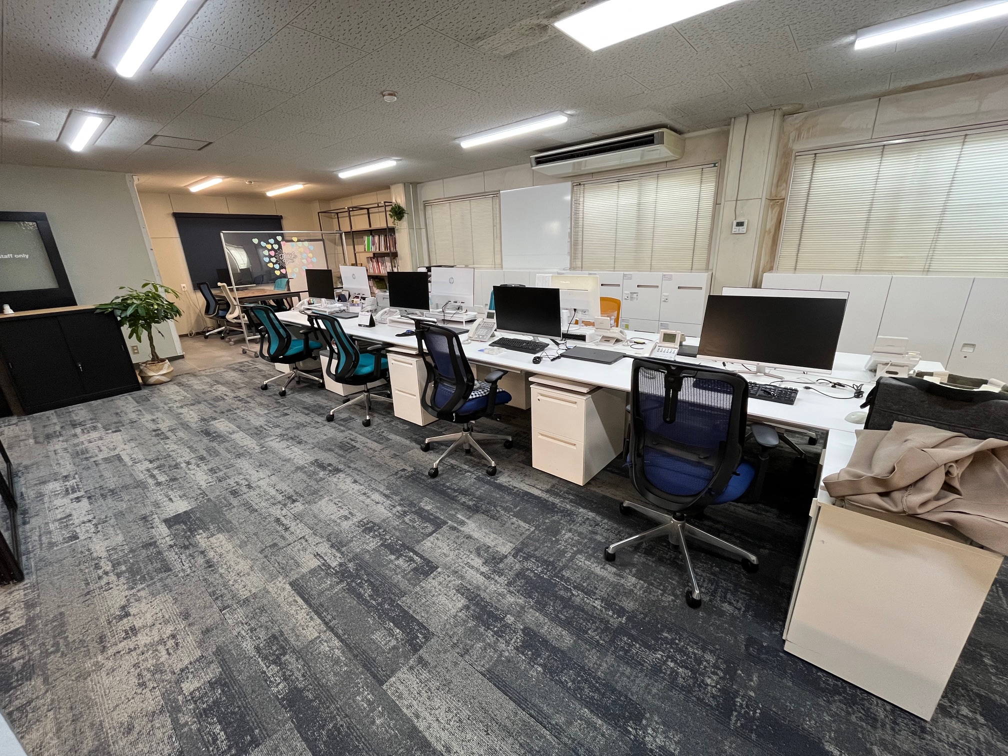 カーペットの貼り替えで気分も一新！！