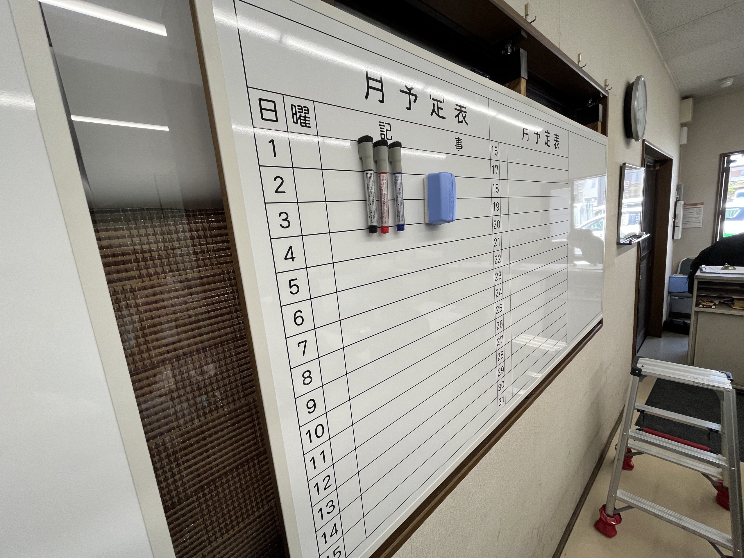浜松市内のお客様にて 掲示板取付を行いました。