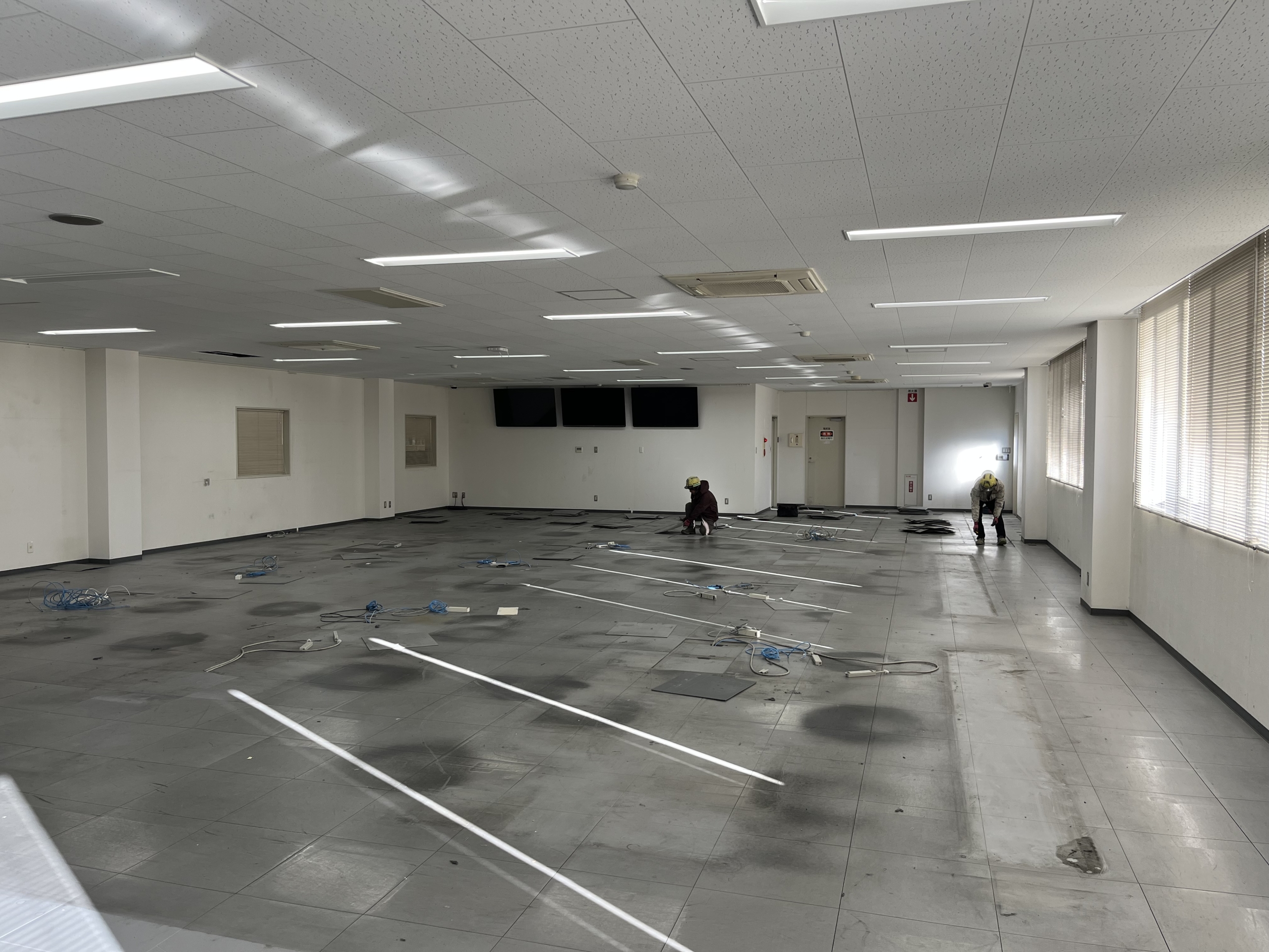 オフィス家具の配線工事