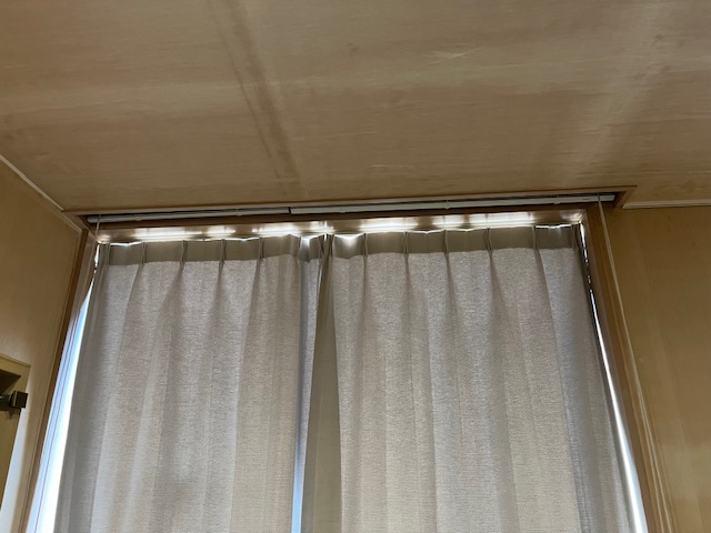 遮熱カーテンを取付けました。