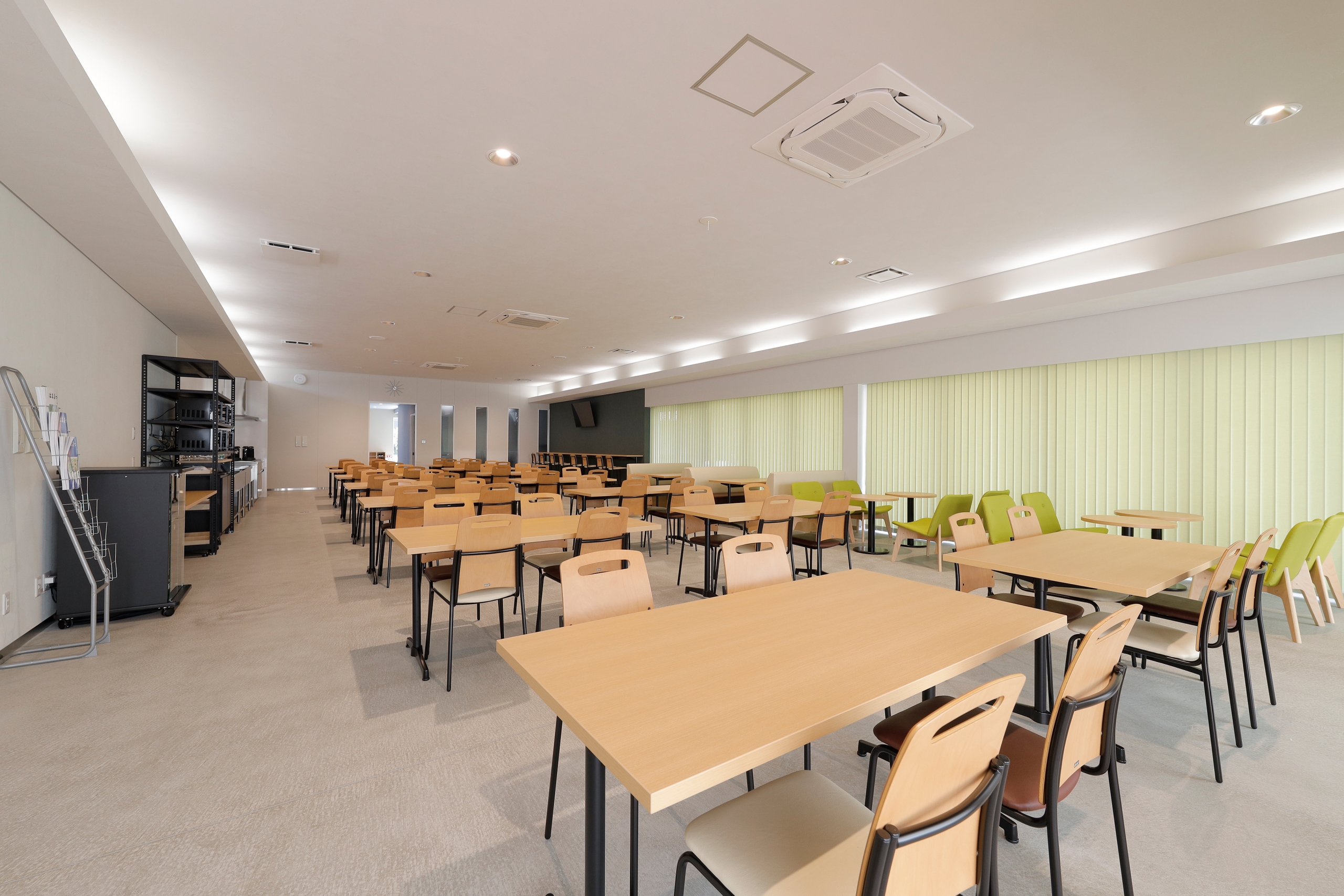 使われていない食堂を「社員が自然と集まる場所」へと変えたリニューアル事例