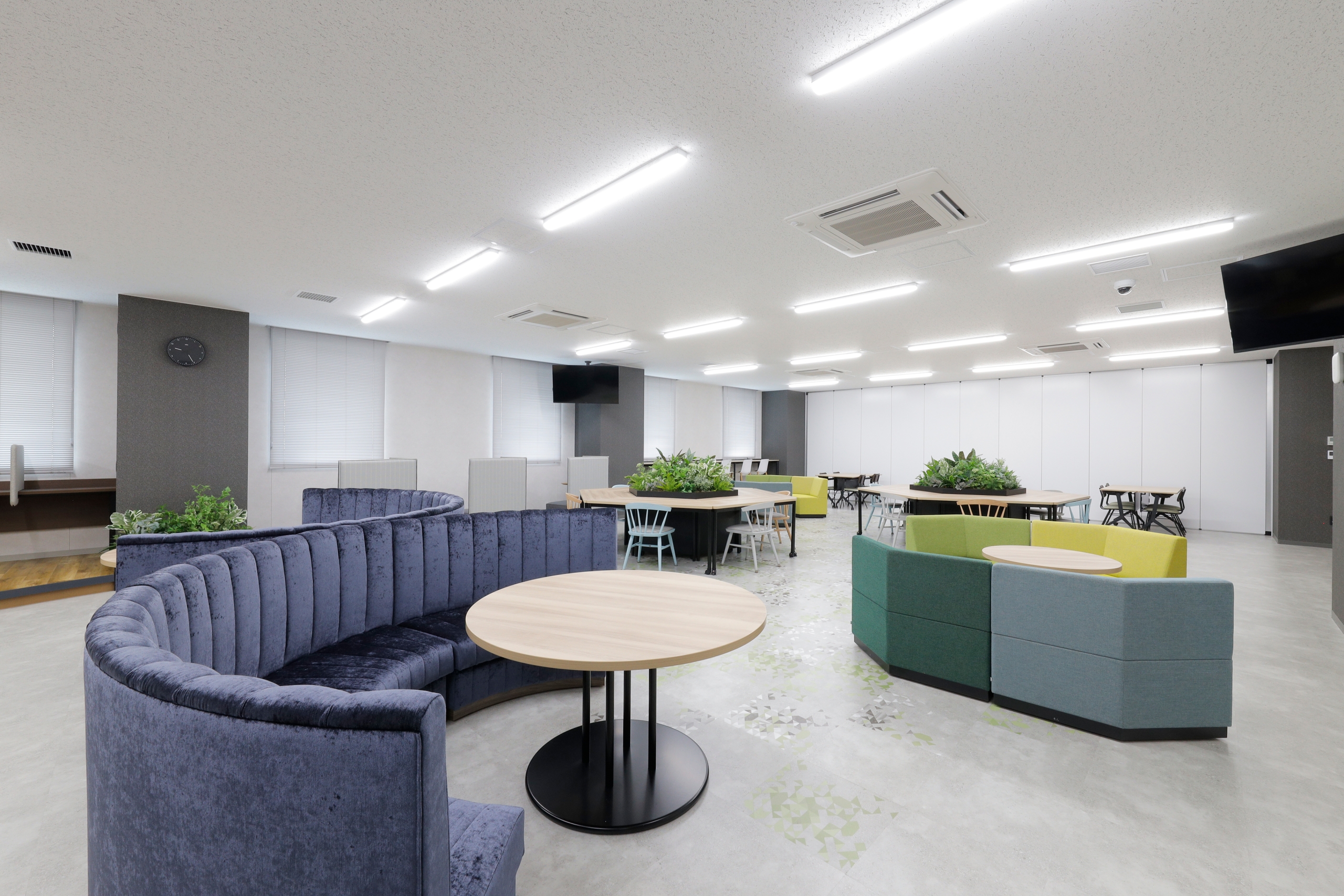 ワンフロア化により部門間の交流が活性化したオフィス移転事例