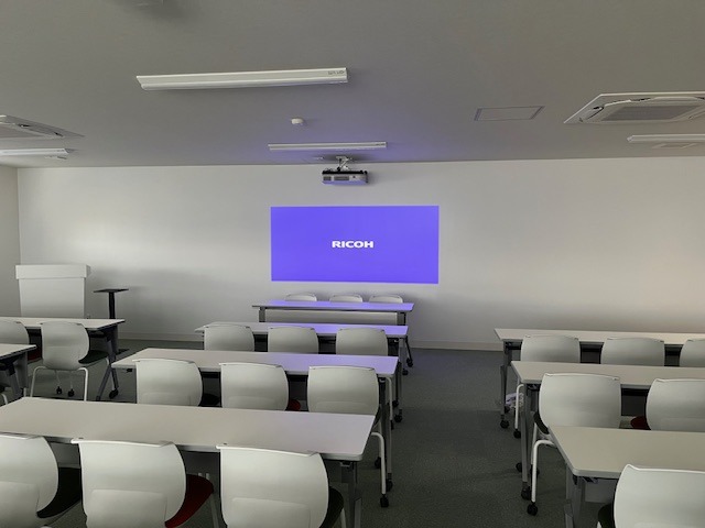 短焦点プロジェクター設置工事　施工後画像