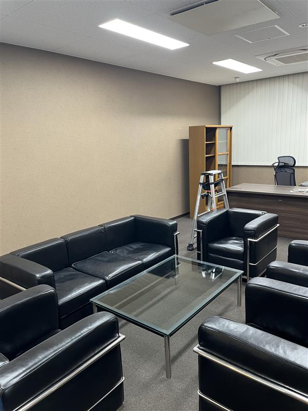 カーペット、壁紙張替え工事 施工前